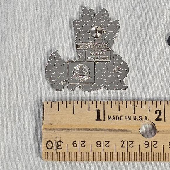 Disney Parks 2019 Mystery Pin Cat. Collectors Pin - Picture 6 of 6